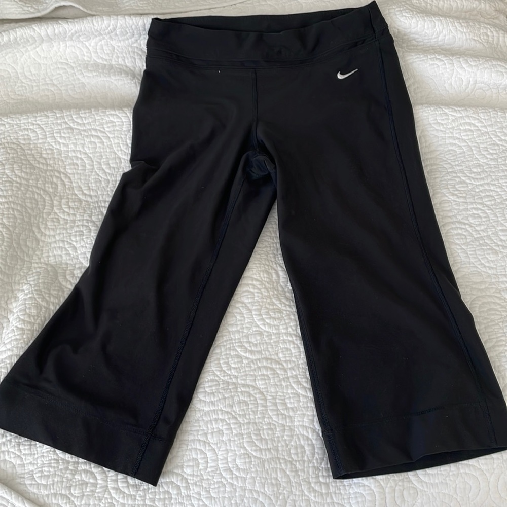 Nike FITDRY capri workout pants